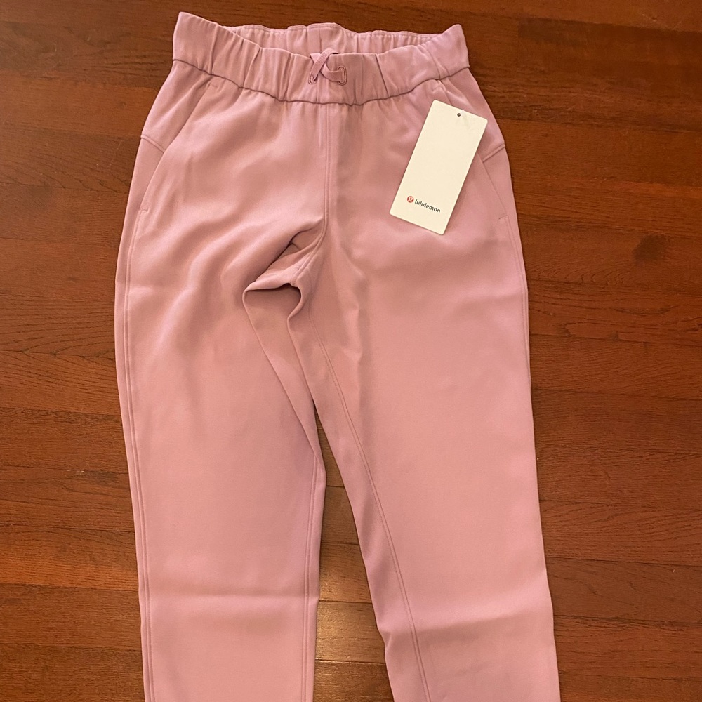 Lululemon on the fly joggers
